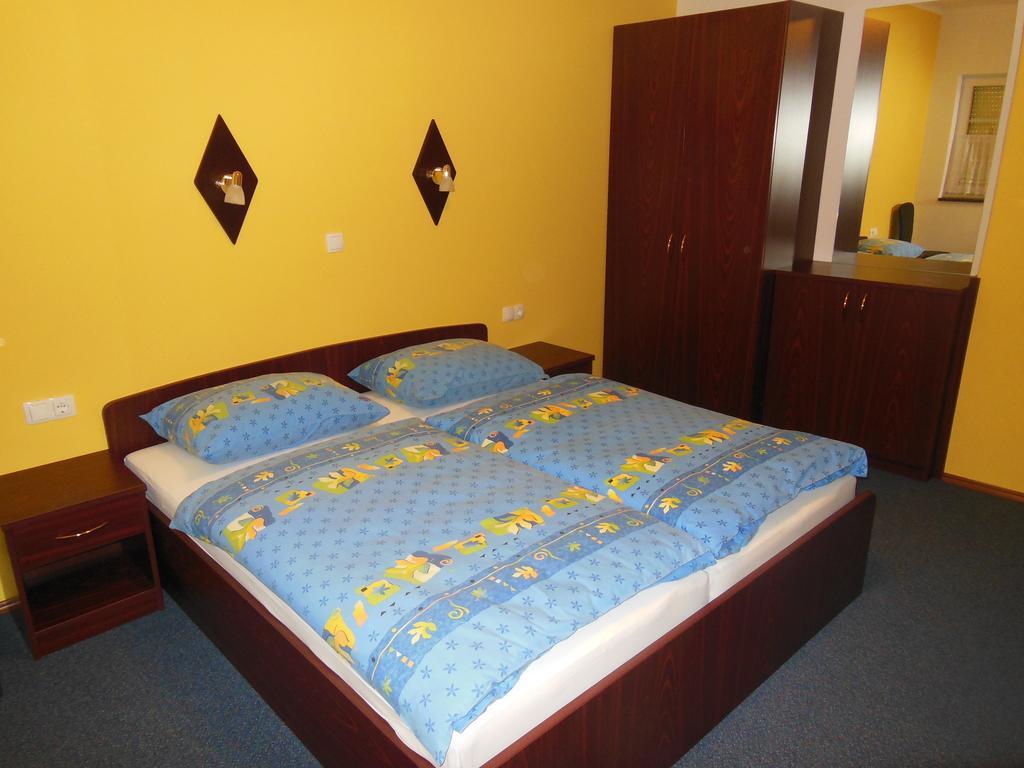 Hotel Pri Belokranjcu Novo Mesto Room photo