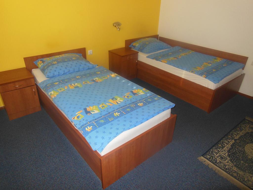 Hotel Pri Belokranjcu Novo Mesto Room photo