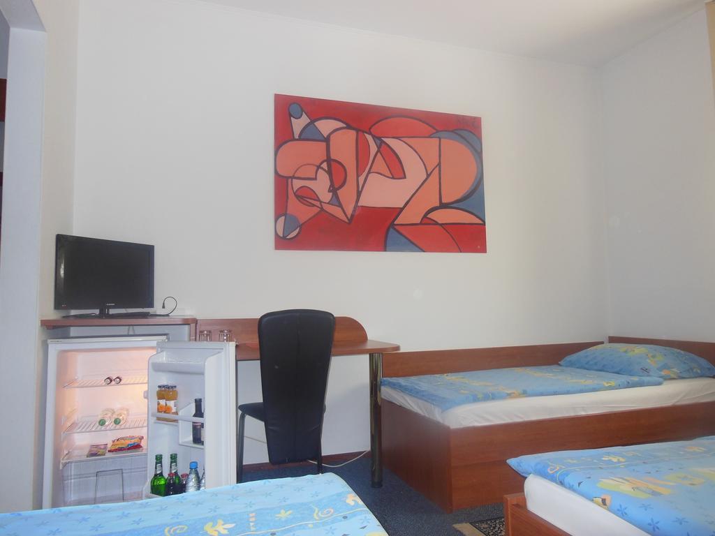 Hotel Pri Belokranjcu Novo Mesto Room photo