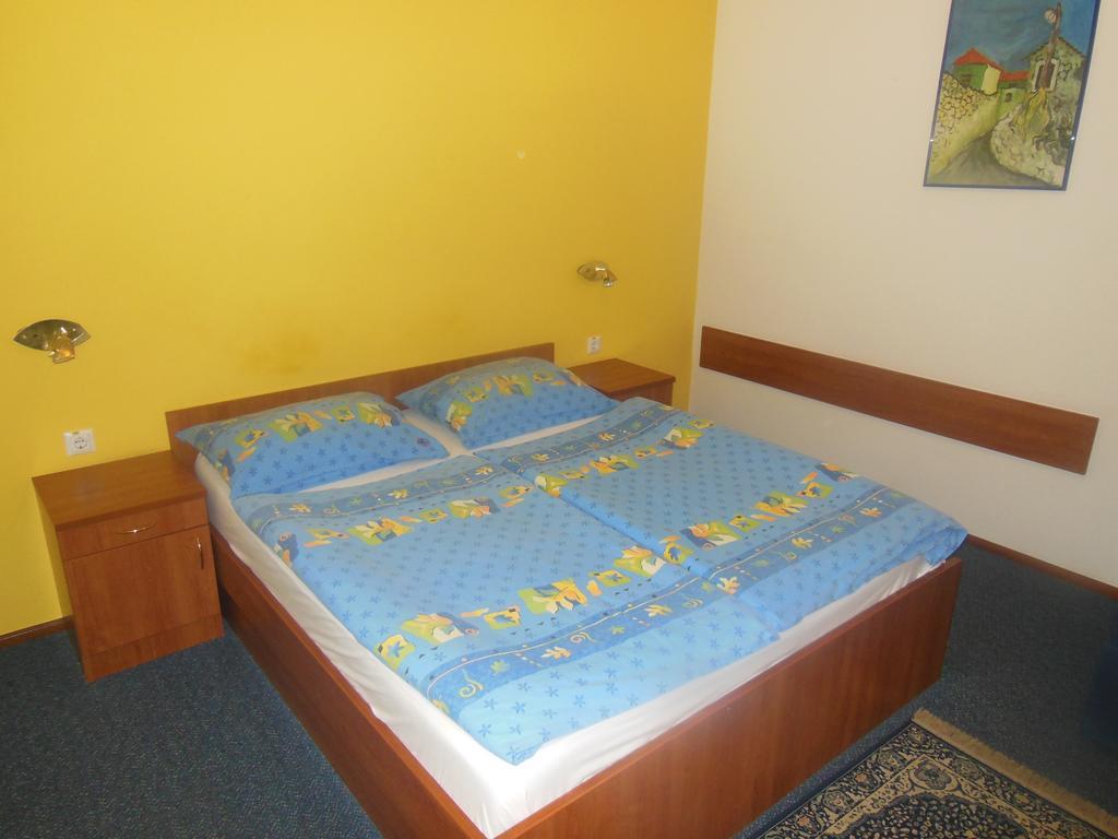 Hotel Pri Belokranjcu Novo Mesto Room photo